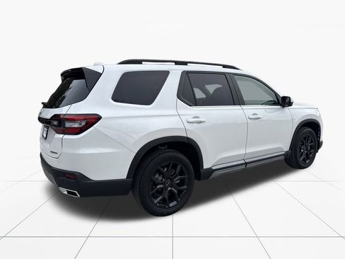 New 2025 Honda Pilot Touring image 8