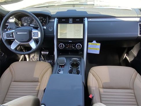 New 2025 Land Rover Discovery Dynamic SE image 15