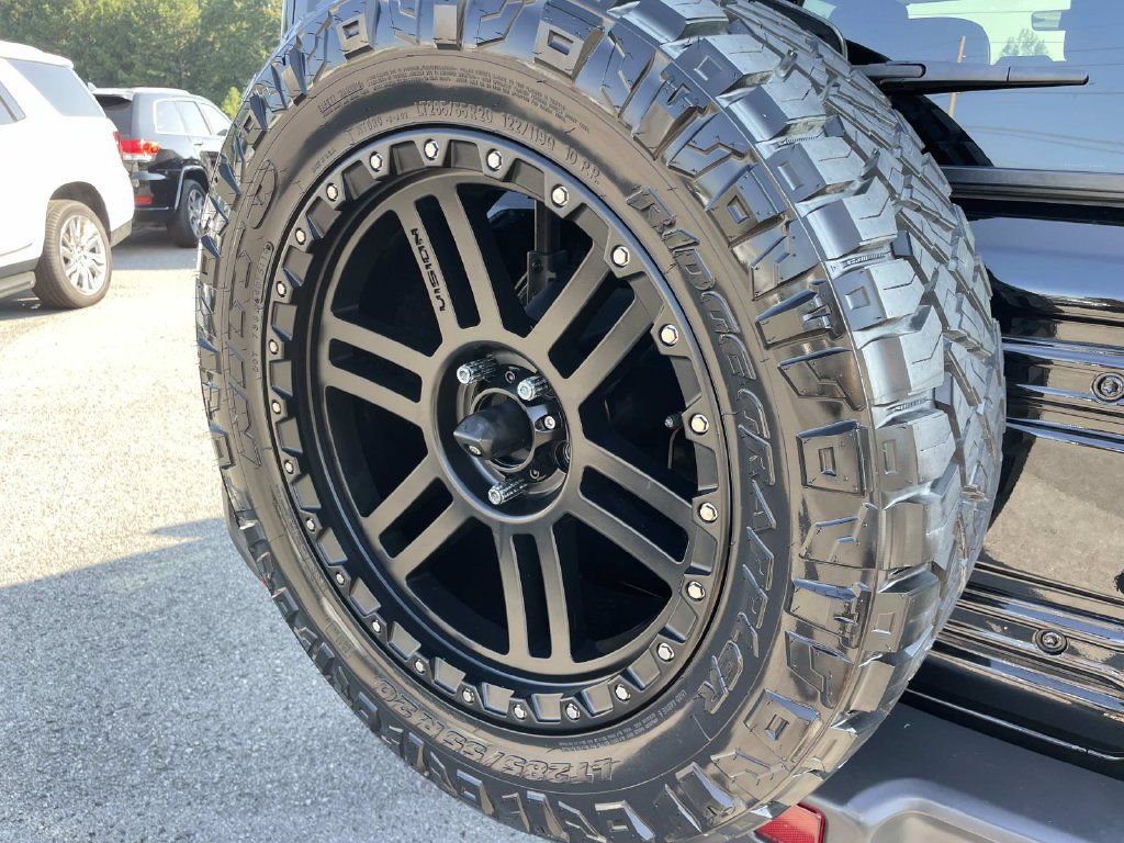 Used 2018 Jeep Wrangler Unlimited Sahara AWD/4WD image 23