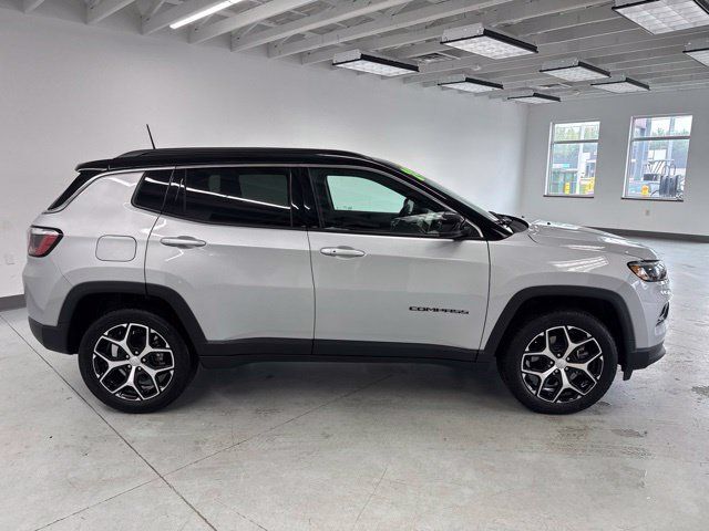 Used 2024 Jeep Compass Limited AWD/4WD image 14