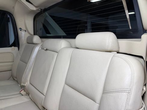 Used 2008 Cadillac Escalade EXT AWD/4WD image 18