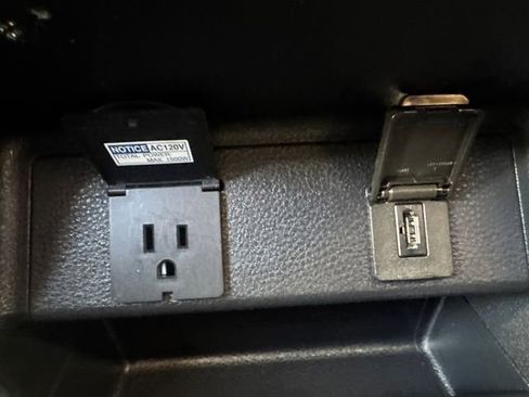 Certified 2025 Toyota Sienna XSE image 25