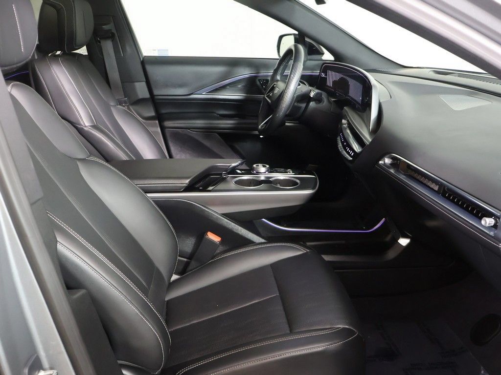 Used 2024 Cadillac Lyriq Luxury RWD image 32