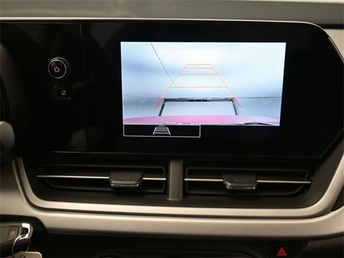 Used 2025 Chevrolet Trax LS image 33