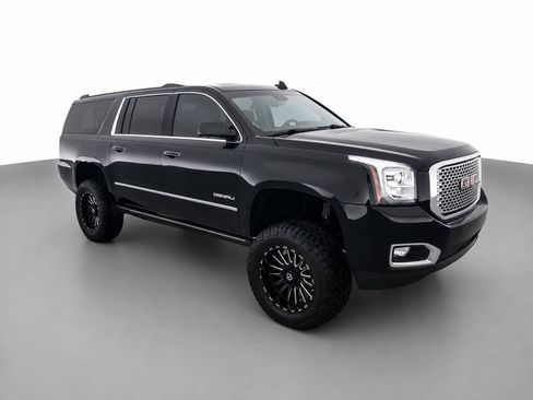 Used 2017 GMC Yukon XL Denali w/ Open Road Package AWD/4WD image 3