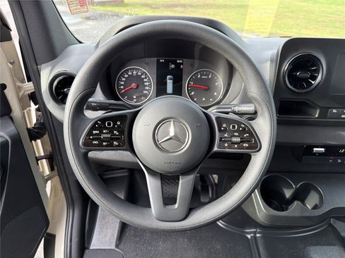 Used 2024 Mercedes-Benz Sprinter 2500 image 22