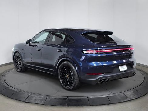 Certified 2024 Porsche Cayenne Coupe AWD/4WD image 3