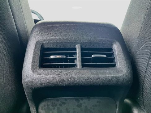Used 2022 Chevrolet Equinox LS FWD image 23