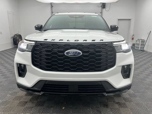 New 2026 Ford Explorer ST-Line w/ ST-Line Street Pack AWD/4WD image 16