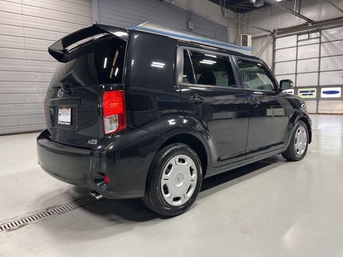 Used 2011 Scion xB FWD image 8
