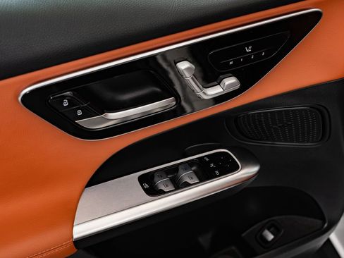Certified 2025 Mercedes-Benz GLC 300 4MATIC image 26