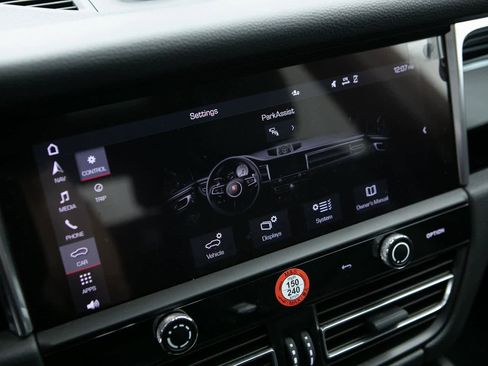 Certified 2025 Porsche Macan image 15