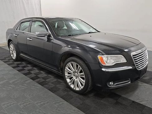Used 2011 Chrysler 300 Limited RWD image 1