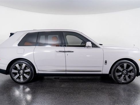 Used 2023 Rolls-Royce Cullinan image 5