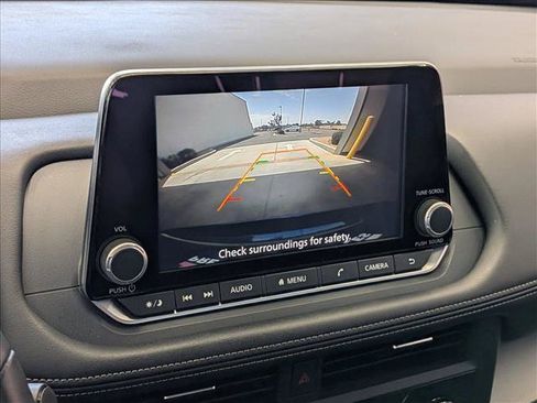 Used 2025 Nissan Rogue SV FWD image 18