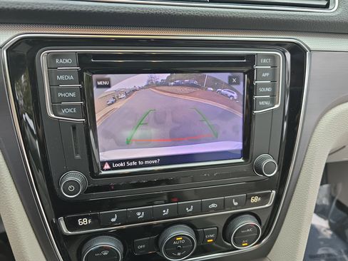 Used 2018 Volkswagen Passat 2.0T R-Line image 25