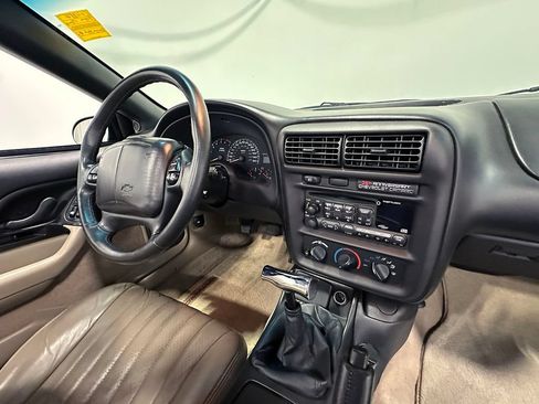 Used 2002 Chevrolet Camaro Z28 w/ SS Performance/Appearance Pkg RWD image 82