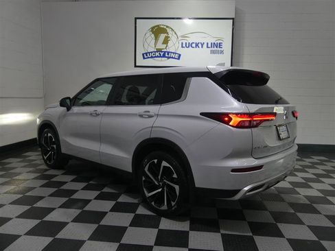 Used 2024 Mitsubishi Outlander SE AWD/4WD image 10