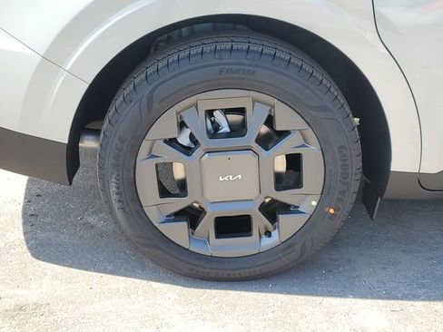 New 2026 Kia Carnival EX FWD image 5