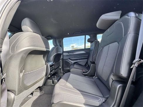 New 2025 Jeep Grand Cherokee L Laredo w/ Luxury Tech Group I image 17