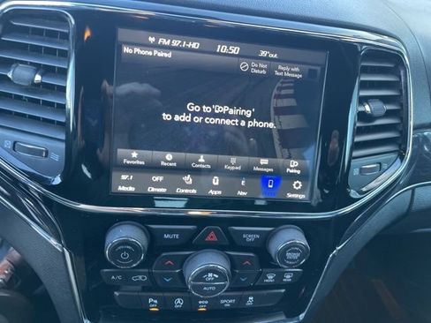 Used 2020 Jeep Grand Cherokee Overland AWD/4WD image 10