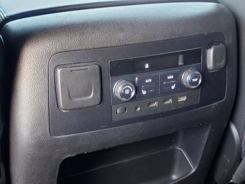 Used 2018 Chevrolet Tahoe Premier AWD/4WD image 24