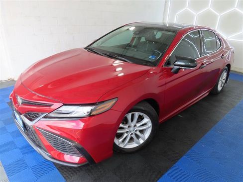 Used 2021 Toyota Camry XSE w/ Navigation Package FWD image 4