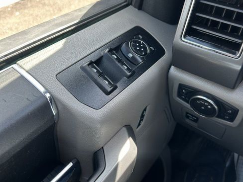 Used 2018 Ford F150 XLT AWD/4WD image 12