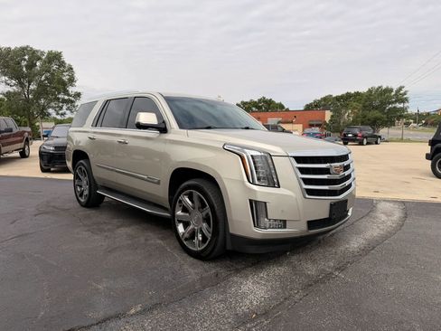 Used 2016 Cadillac Escalade Luxury AWD/4WD image 9