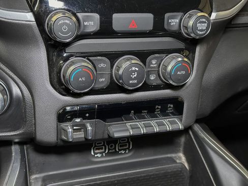 Used 2022 RAM 1500 Big Horn AWD/4WD image 40
