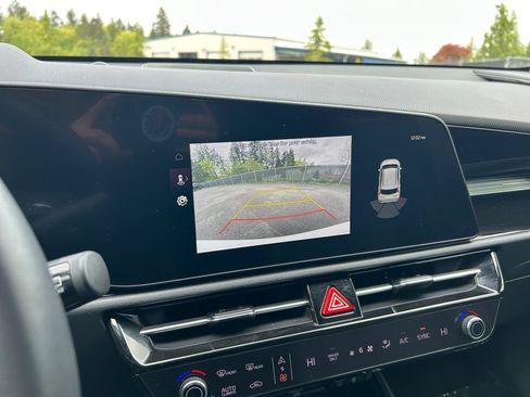 Used 2023 Kia Niro EX FWD image 18