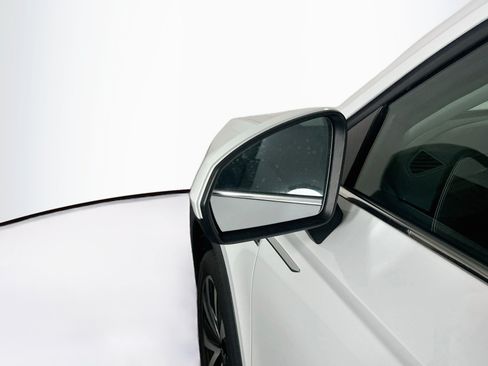 Used 2022 Volkswagen Taos SE w/ Panoramic Sunroof Package FWD image 16