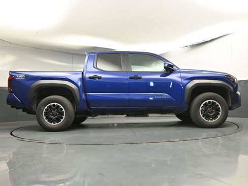 Certified 2024 Toyota Tacoma TRD Off-Road image 25