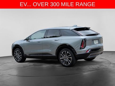 Used 2025 Cadillac Optiq Sport 2 w/ LPO, Floor Liner Package AWD/4WD image 5