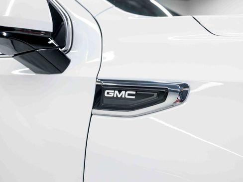 Used 2023 GMC Yukon XL SLT w/ SLT Luxury Package AWD/4WD image 16