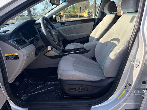 Used 2015 Hyundai Sonata SE w/ Option Group 09 image 13