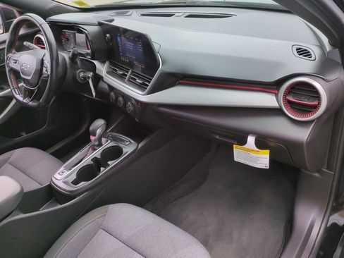 Certified 2024 Chevrolet Trax RS w/ Sunroof Package FWD image 29