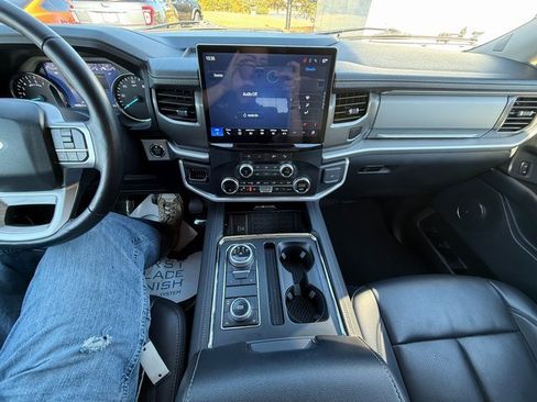Used 2024 Ford Expedition Max XLT image 10