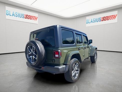 Used 2024 Jeep Wrangler Unlimited w/ Convenience Group AWD/4WD image 3