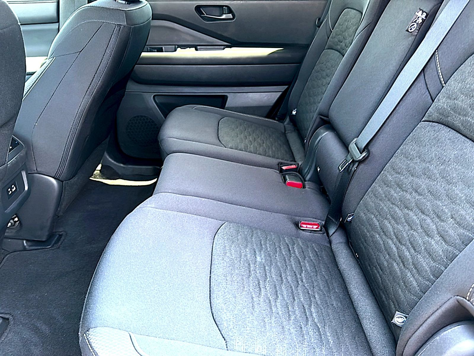 Used 2024 Nissan Pathfinder SV FWD image 18