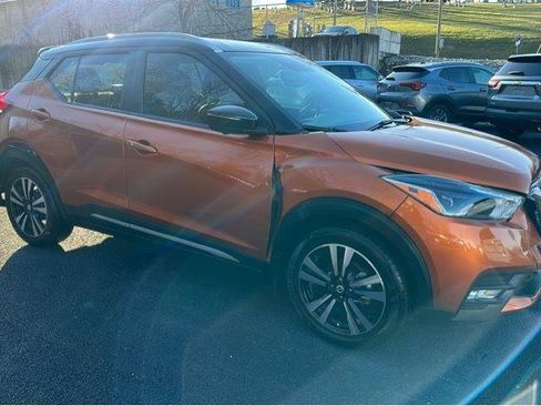 Used 2019 Nissan Kicks SR w/ SR Premium Package FWD image 7