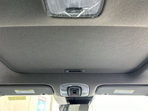 Used 2024 Hyundai Elantra SEL w/ Convenience Package image 3