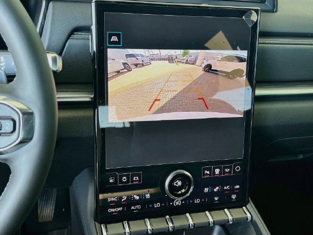 New 2027 GMC Terrain Elevation w/ Elevation Premium Package FWD image 9