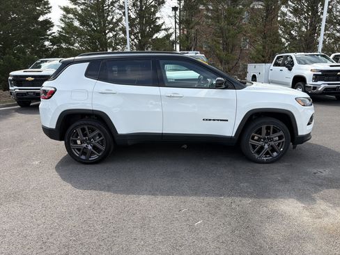 Used 2026 Jeep Compass Limited AWD/4WD image 11