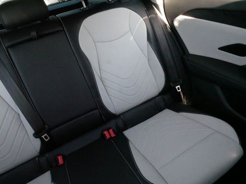 Used 2025 Volkswagen Tiguan SE AWD/4WD image 14