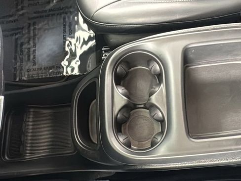 Used 2025 Chrysler Pacifica Select FWD image 32