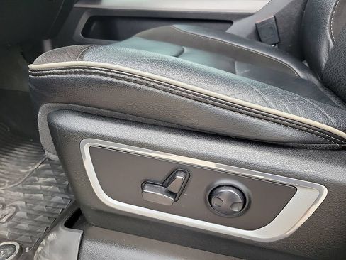 Used 2023 RAM 1500 Laramie AWD/4WD image 12