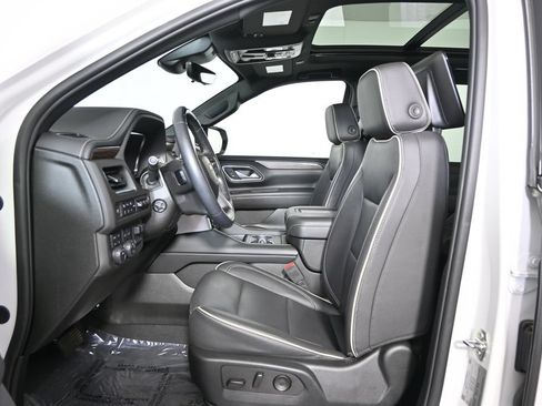 Used 2023 Chevrolet Suburban Premier w/ Advanced Technology Package AWD/4WD image 21
