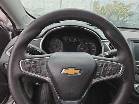 Used 2018 Chevrolet Malibu LS image 16