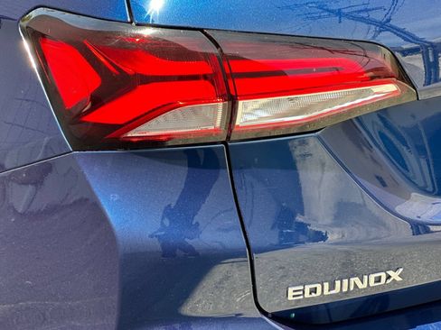 Used 2023 Chevrolet Equinox Premier AWD/4WD image 33